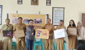 Telkomsel Salurkan Bantuan Alat Pendidikan di SMPN 7 Sigi