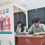 Orang tua pun turut serta, menuliskan ceritanya. (©bmzIMAGES/basri marzuki)