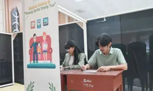 Ketika Desa Bergerak untuk Pendidikan: Kisah BakuBantu Fest di Jantung Sigi Orang tua pun turut serta, menuliskan ceritanya. (©bmzIMAGES/basri marzuki)